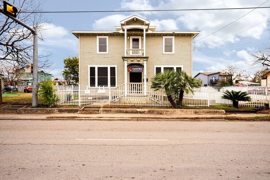 Primary Photo Of 812 S Hackberry St, San Antonio Loft Creative Space For Lease