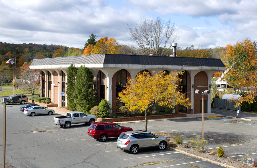 Primary Photo Of 1 Sherman Hill Rd, Woodbury Bank For Lease