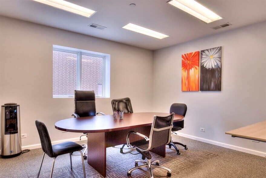 More Photos Of 7705 W 96th Pl, Hickory Hills Warehouse For Lease