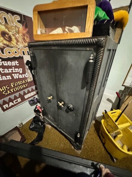 More Photos Of 735 Aultman St, Ely General Retail For Sale