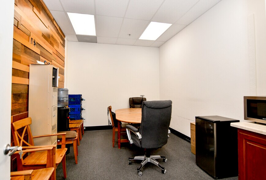 More Photos Of 12170 Tech Center Dr, Poway Manufacturing For Lease