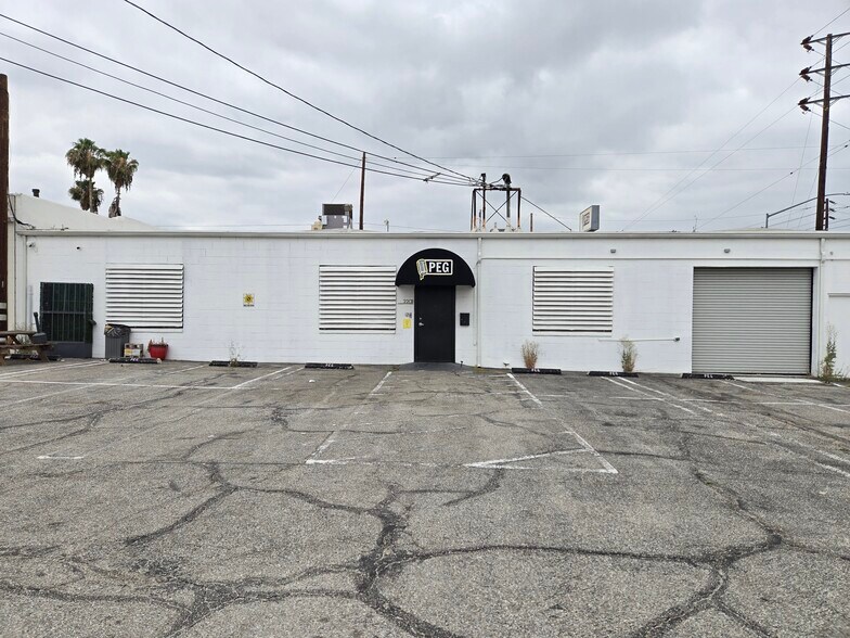More Photos Of 2201 N Hollywood Way, Burbank Showroom For Lease