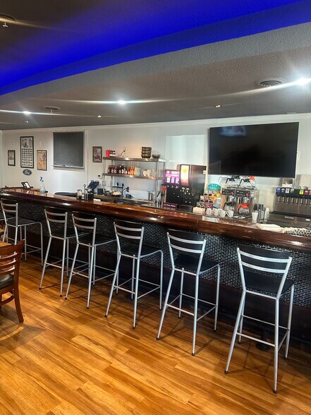 More Photos Of 3807 Fort St, Wyandotte Restaurant For Sale