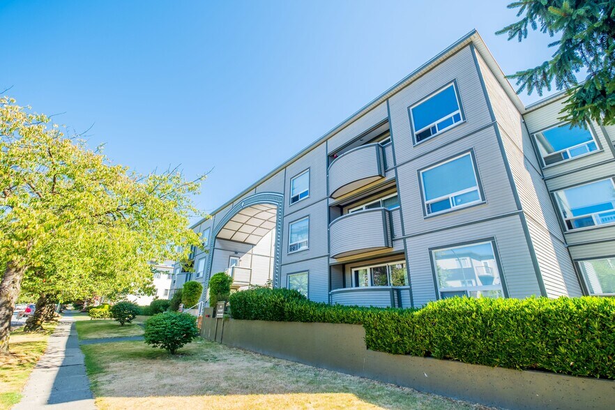 Primary Photo Of 8738 French St, Vancouver Apartments For Sale