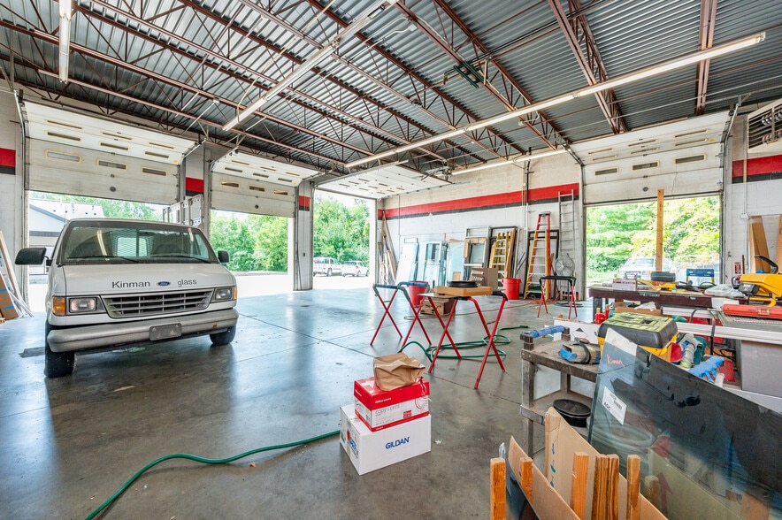 More Photos Of 2660 100th St, Urbandale Service For Sale