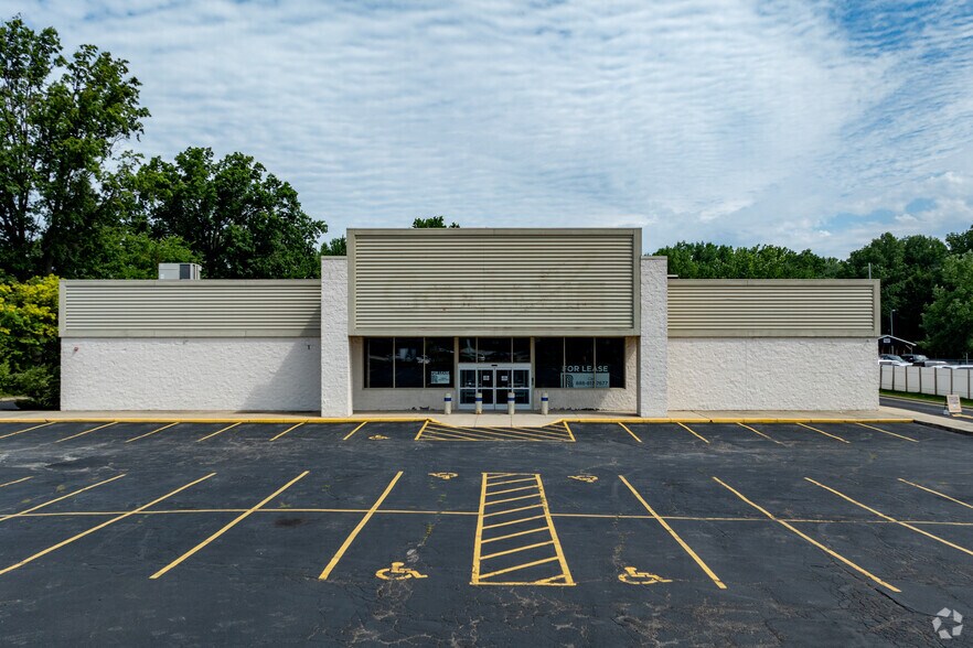 More Photos Of 33459 Vine St, Eastlake Freestanding For Lease