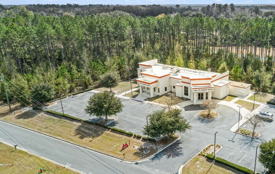 More Photos Of 208 SW Prosperity Pl, Lake City Medical For Sale