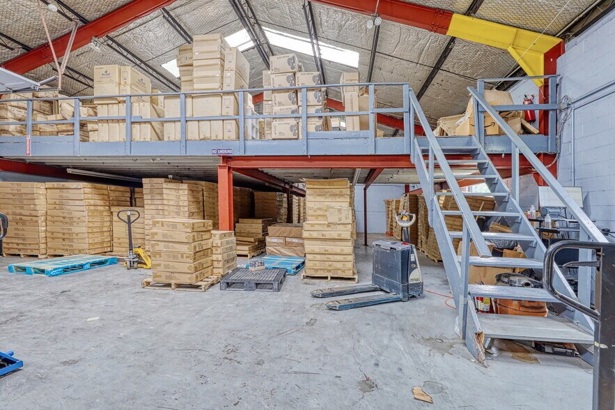 More Photos Of 109-111 Ethel Ave, Hawthorne Warehouse For Sale