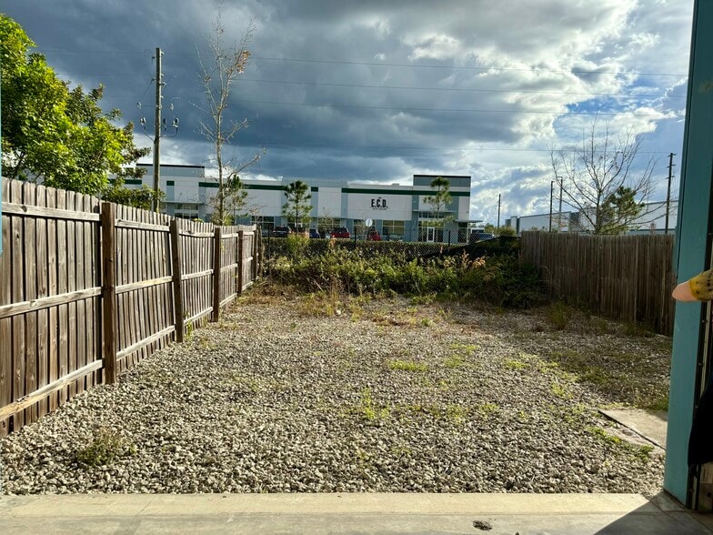 More Photos Of 1731-1829 Business Center Ln, Kissimmee Unknown For Lease