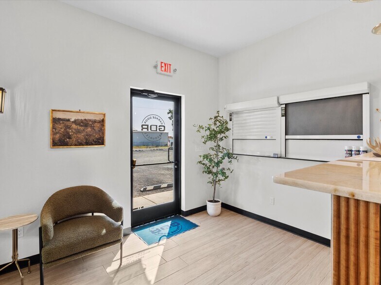 More Photos Of 801 S Tyler Ave, Blanchard Office For Sale