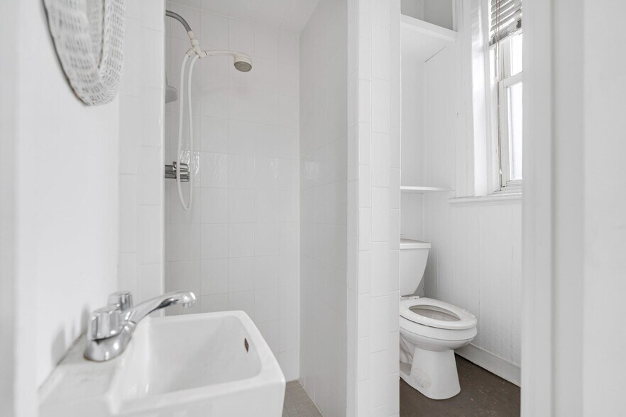 More Photos Of 746 Park Ave, Hoboken Storefront Retail Residential For Lease