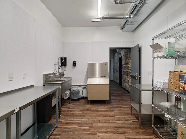 More Photos Of 1011 Front St, Evanston Restaurant For Lease