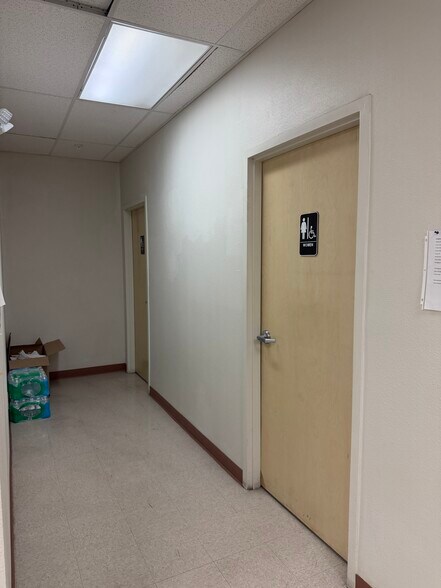 More Photos Of 445 Pan American Dr, El Paso Warehouse For Lease