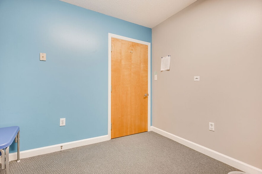 More Photos Of 217-219 Station St, Jacksonville Medical For Sale