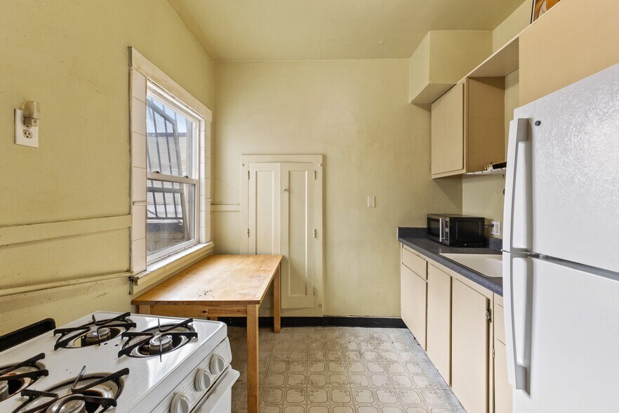 More Photos Of 421 E Santa Clara St, San Jose Storefront Retail Office For Sale