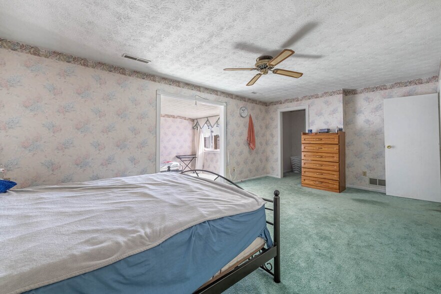 More Photos Of 5174 Hamilton Middletown Rd, Hamilton Light Distribution For Sale