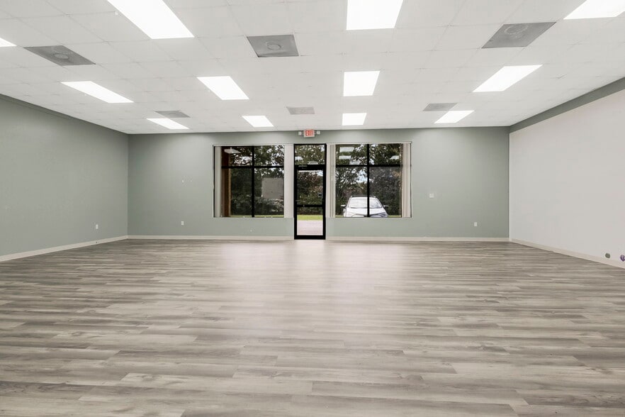 More Photos Of 7000 Pine Forest Rd, Pensacola Unknown For Lease