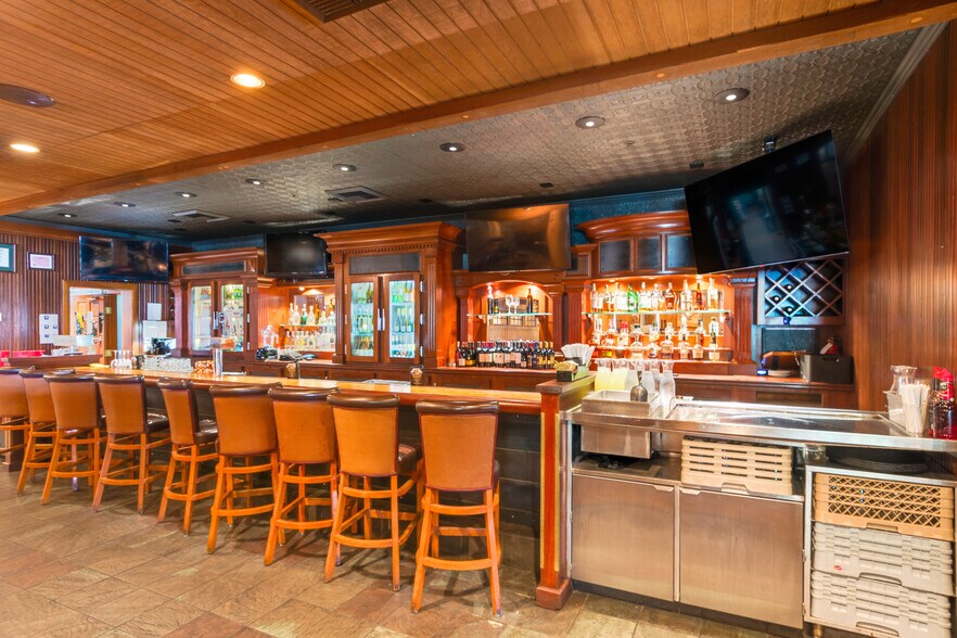 More Photos Of 1905 S Commerce Center Dr E, San Bernardino Restaurant For Lease