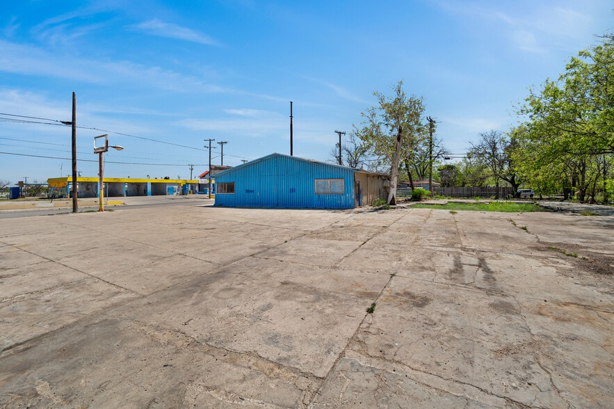 More Photos Of 2423 Palo Alto Rd, San Antonio Convenience Store For Sale