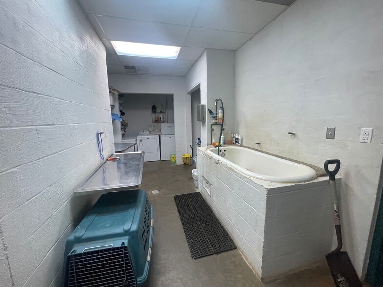 More Photos Of 84 W University Pky, Jackson General Retail For Sale