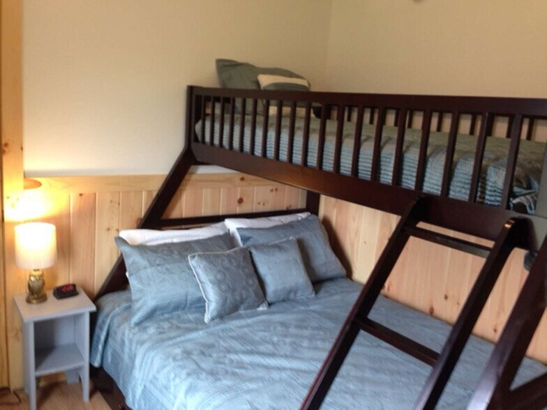 More Photos Of 446 Maples Rd, Milford Hotel For Sale