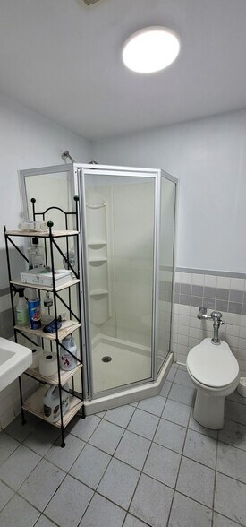 More Photos Of 4947 31st St, Long Island City Warehouse For Lease