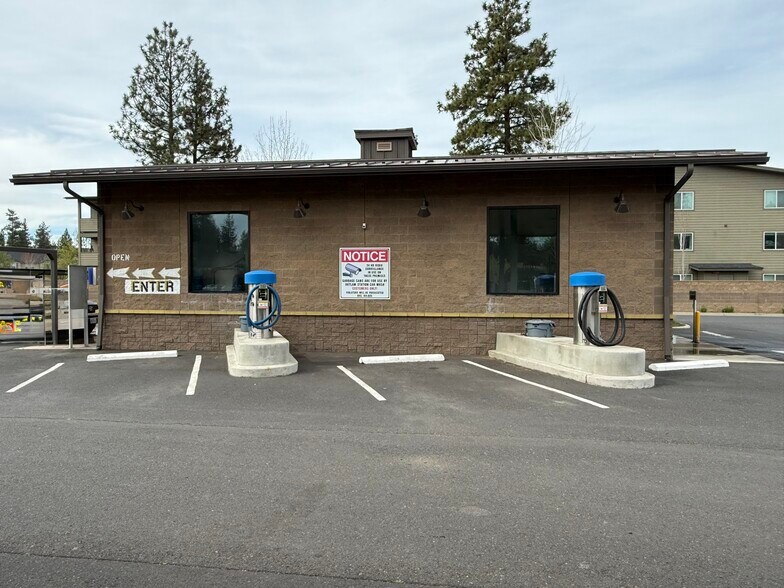 More Photos Of 1045 W Rail Way, Sisters Carwash For Sale