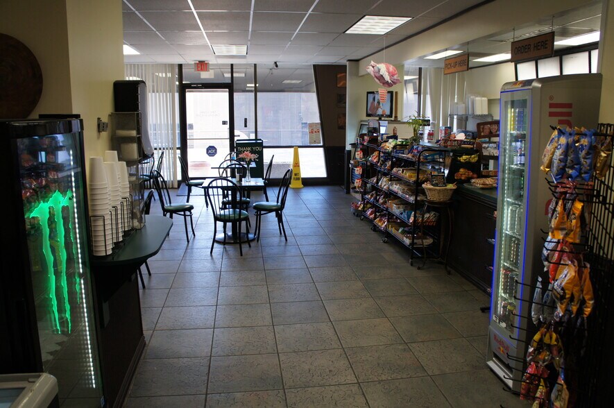 More Photos Of 1140 Empire Central Dr, Dallas Office For Sale