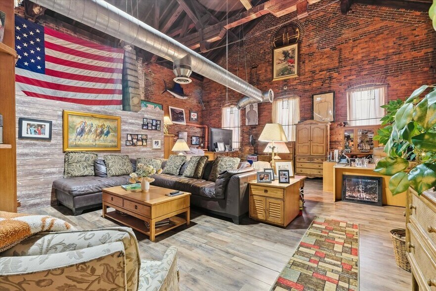 More Photos Of 409 W Gambier St, Mount Vernon Light Manufacturing For Sale