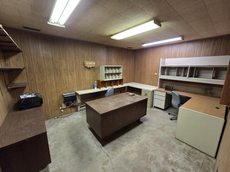 More Photos Of 1400 N Division St, Pontiac Flex For Sale