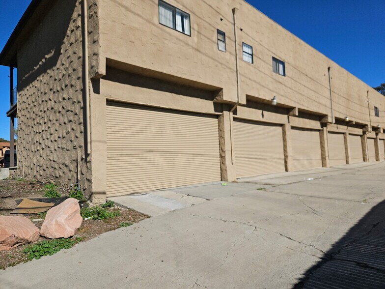 More Photos Of 3911 N Cordoba Ave, Spring Valley Light Manufacturing For Sale