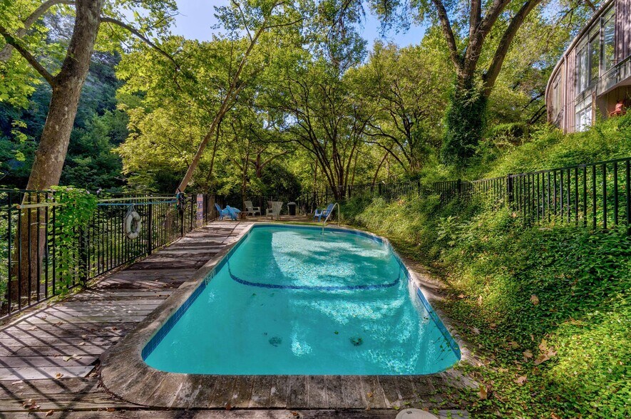 More Photos Of 1801 Westlake Dr, West Lake Hills Land For Sale