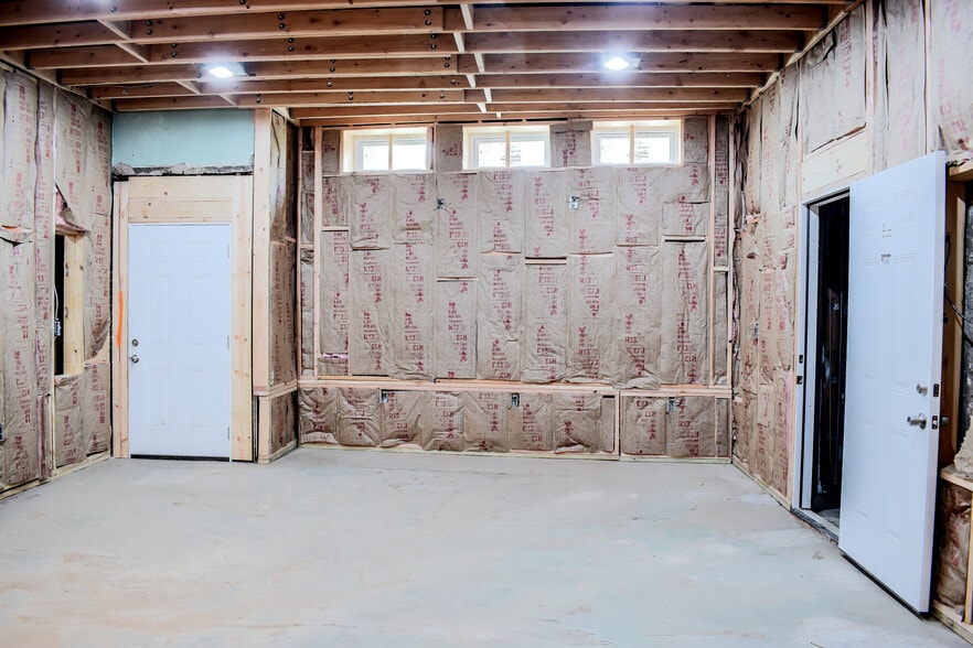 More Photos Of 5016 E 24th St, Kansas City Flex For Sale