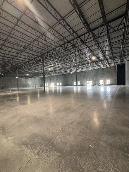 More Photos Of 500-550 Corporate Hills Dr, Saint Charles Warehouse For Sale