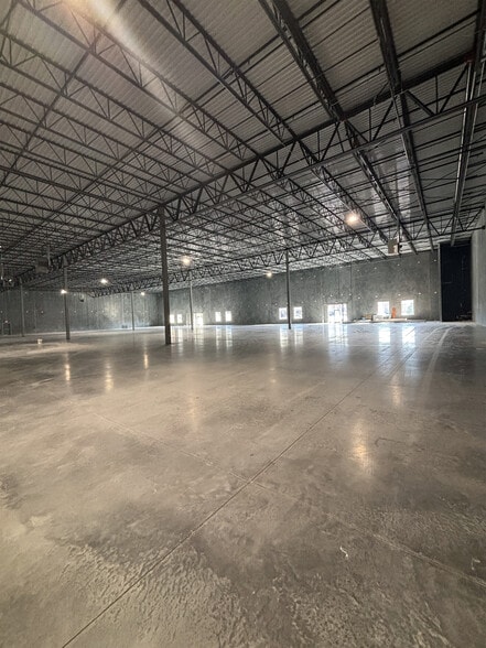 More Photos Of 500-550 Corporate Hills Dr, Saint Charles Warehouse For Lease