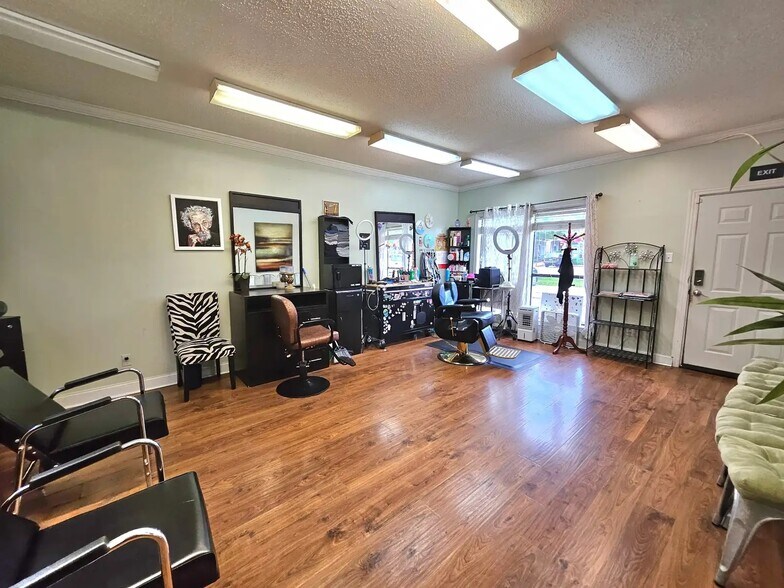 More Photos Of 700 Covington Ctr, Covington Office Residential For Sale