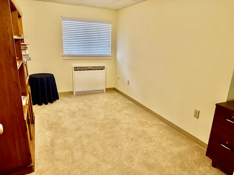 More Photos Of 37 W Haddon Ave, Oaklyn Sorority Fraternity House For Lease