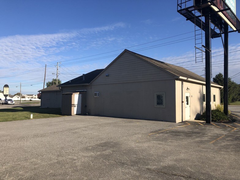 More Photos Of 7947 Southeastern Ave, Indianapolis Loft Creative Space For Lease