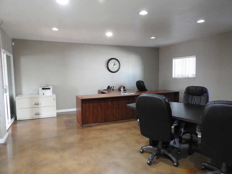More Photos Of 320 E Hueneme Rd, Oxnard Warehouse For Sale