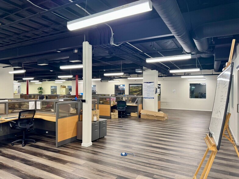 More Photos Of 17550 Gillette Ave, Irvine Manufacturing For Sale