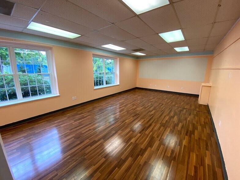 More Photos Of 395 W Avon Rd, Avon Office For Lease