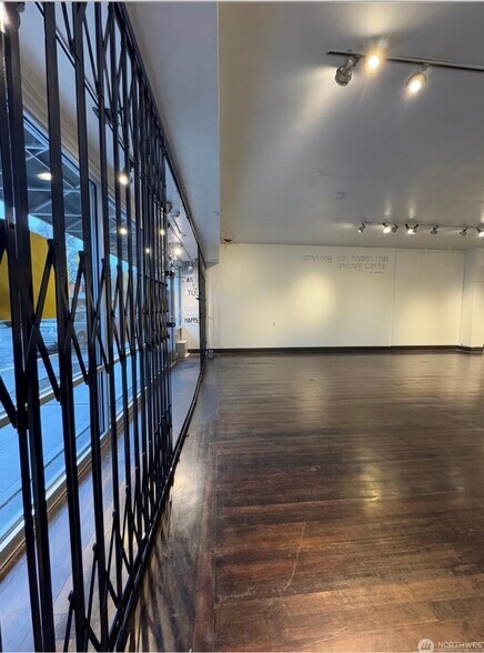 More Photos Of 4736 California Ave SW, Seattle Storefront Retail Office For Lease