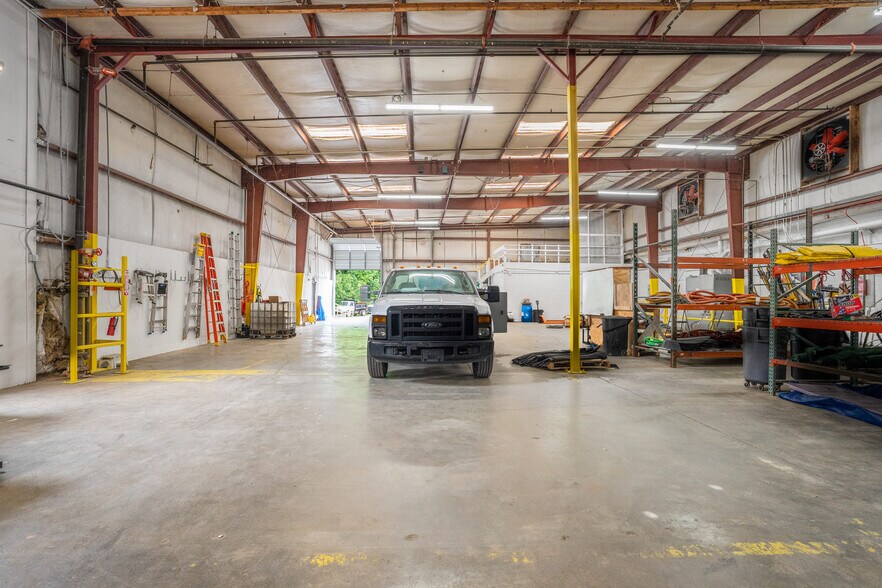 More Photos Of 1379 McDow Dr, Rock Hill Warehouse For Lease