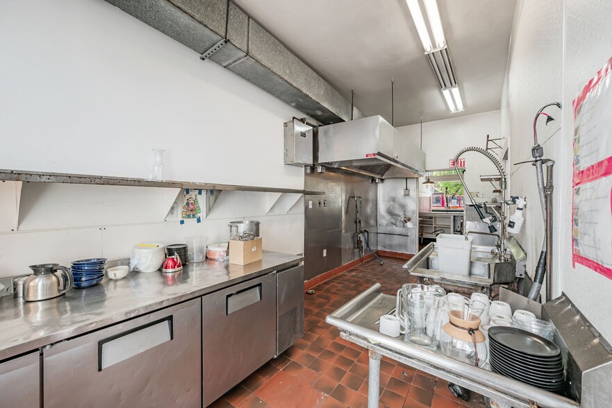 More Photos Of 408-412 Cortland Ave, San Francisco Storefront Retail Residential For Lease