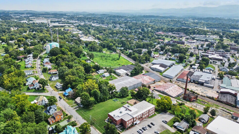 More Photos Of 237 Loretta St, Greeneville Industrial For Sale
