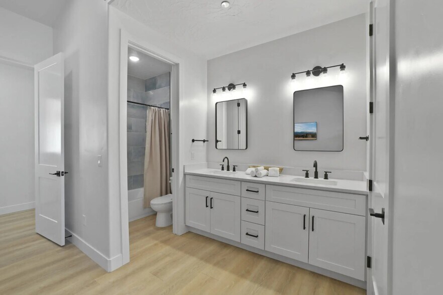 More Photos Of 4346 W Canterbury Rd, Hurricane Multifamily For Sale