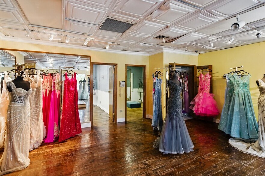 More Photos Of 4066 Broward Blvd, Fort Lauderdale Storefront Retail Office For Sale