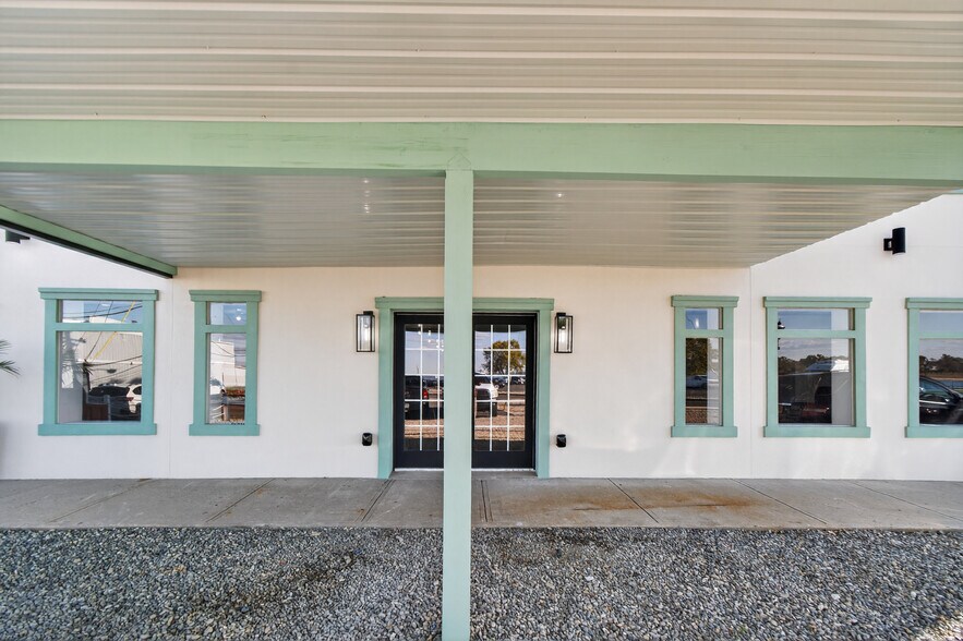 More Photos Of 17 W Front St, Keyport General Retail For Lease