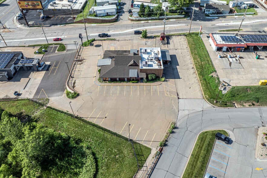 More Photos Of 3704 Faraon St, Saint Joseph Restaurant For Lease