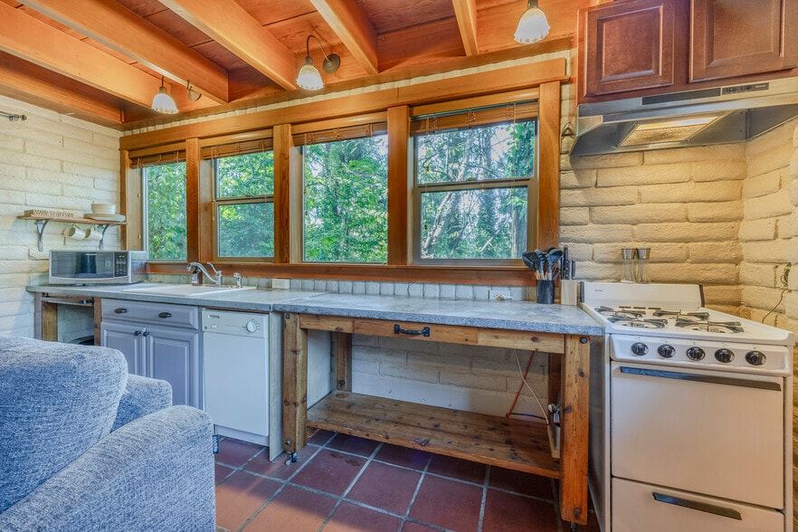 More Photos Of 1820 E 28th Ave, Eugene Multifamily For Sale